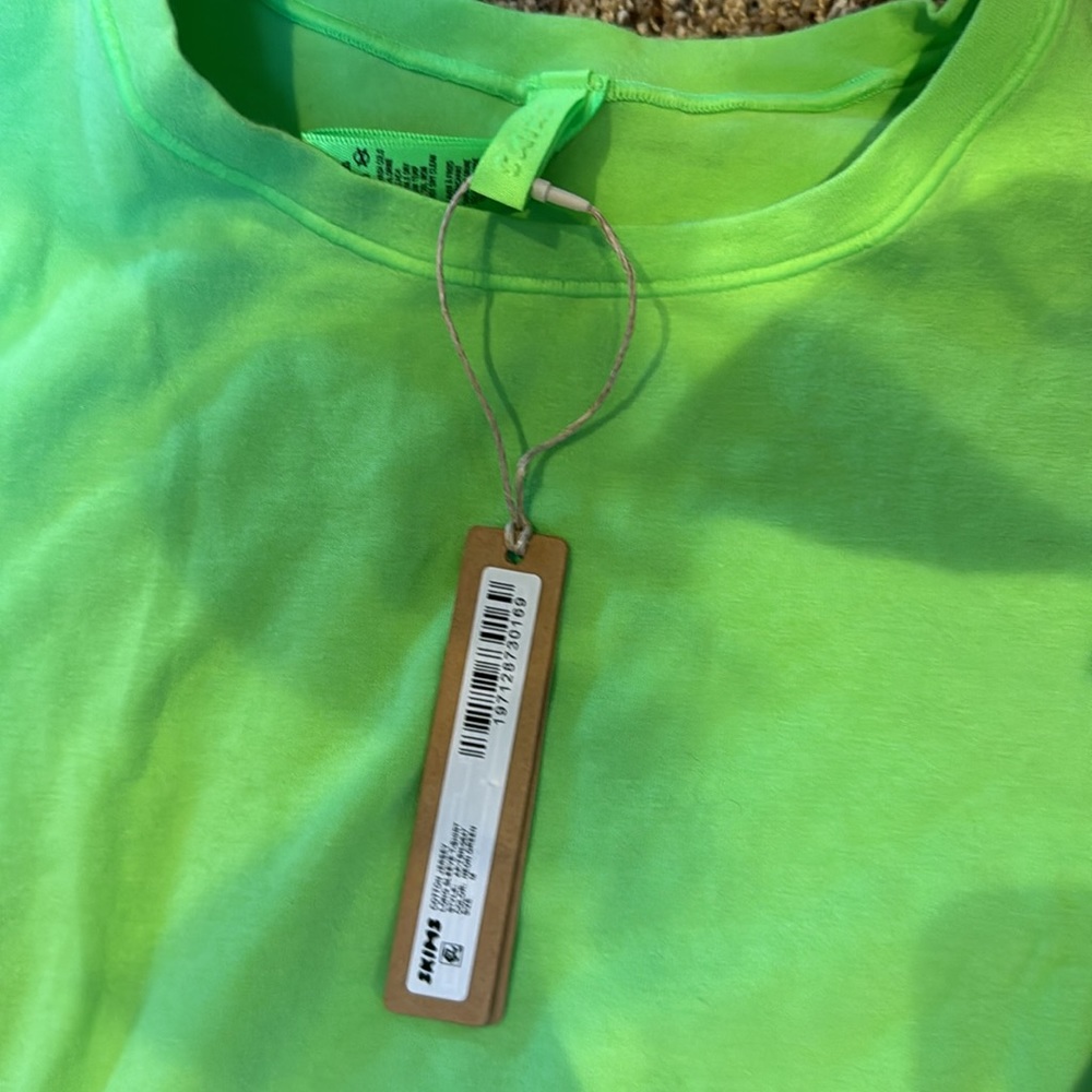 Skims size medium NWT  beautiful color bright green - Picture 3 of 3